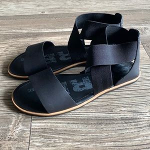 Sorel 7.5 black sandals